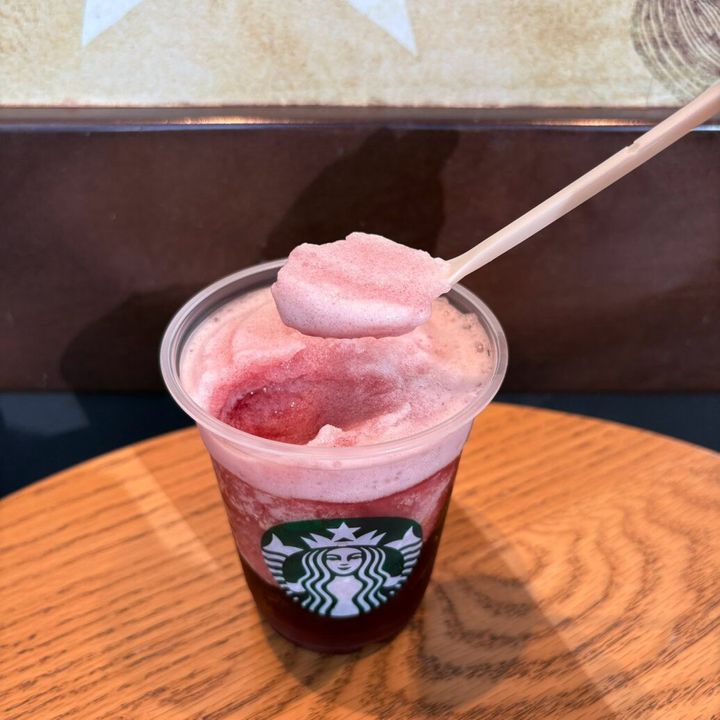 スタバ 芳醇 巨峰 フローズン ティー