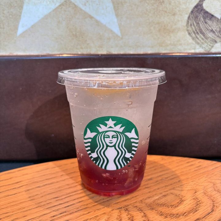 スタバ チラックス ソーダ 巨峰