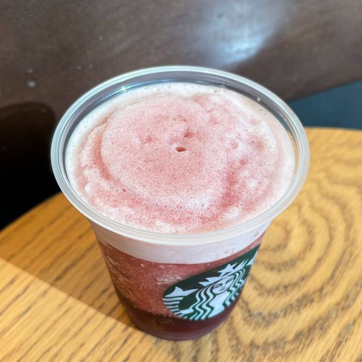 スタバ 芳醇 巨峰 フローズン ティー