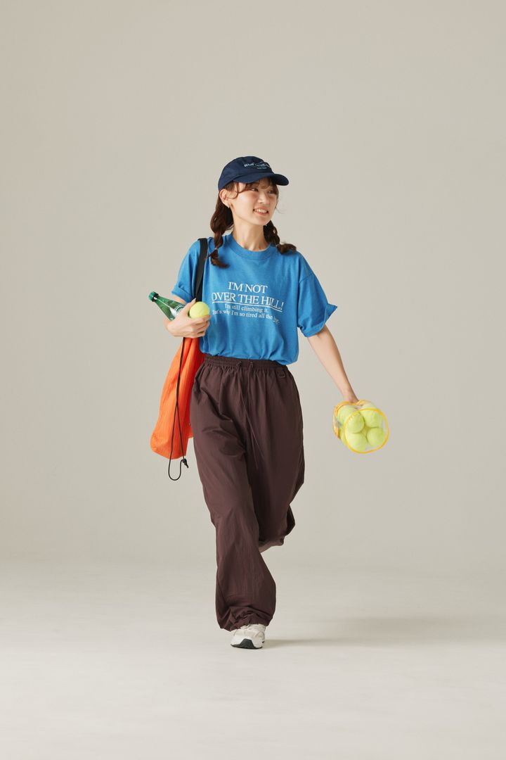 Tシャツは袖をひと折り！こなれて見えるブルー×ブラウンの夏コーデ【FUDGE FRIEND おしゃれさんの毎日コーディネート vol.732｜UMI】