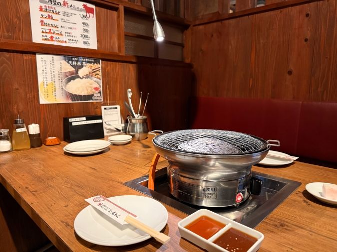 和牛卸直営焼肉 タンとハラミ まっちゃん 内観