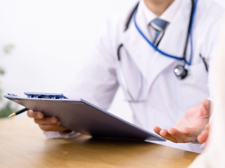 「1時間も待ったのに、診察はたったの5分で終了」こんな経験をすると「適当にあしらわれた」とガッカリしますよね。しかし、本当に腕が良い医者は「5分」で十分なのです。なぜ短時間の診察で高い満足度が得られるのかをお伝えします。※サムネイル画像：PIXTA