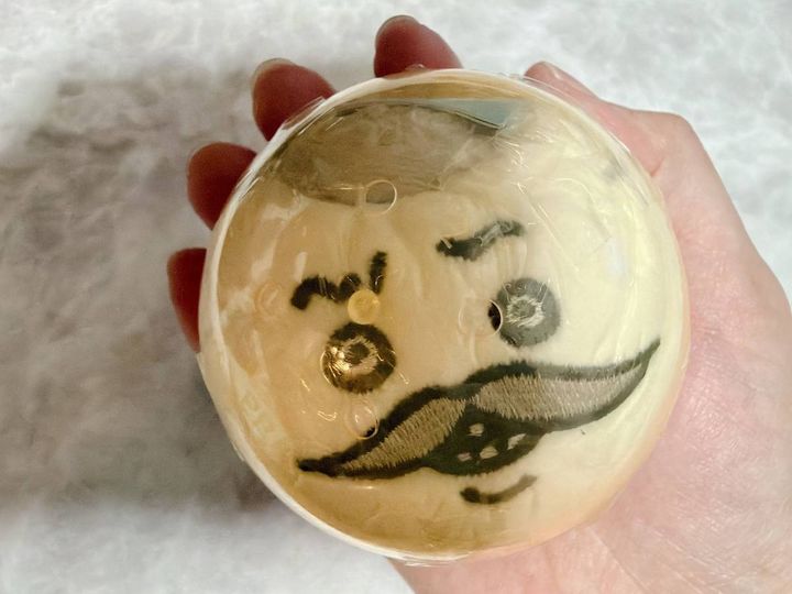 カプセルにパンパンに入る島二郎