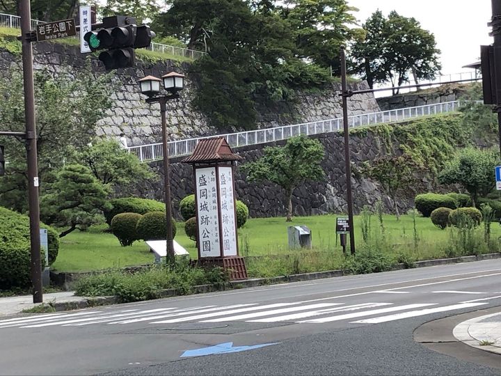 「盛岡城跡公園(岩手公園)」を目指して