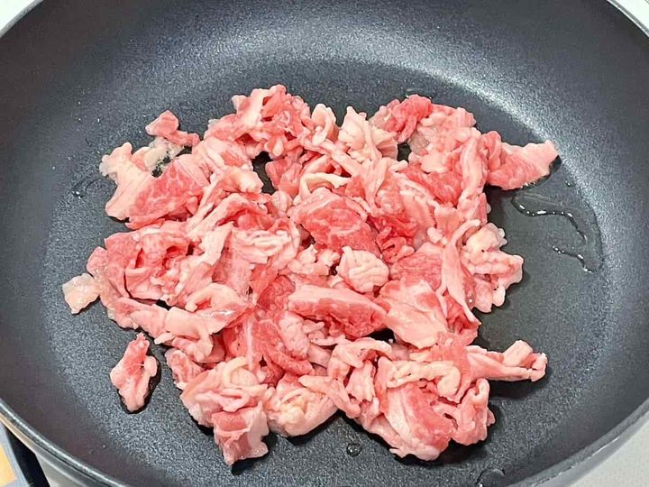 かつお節がけのごぼう牛丼