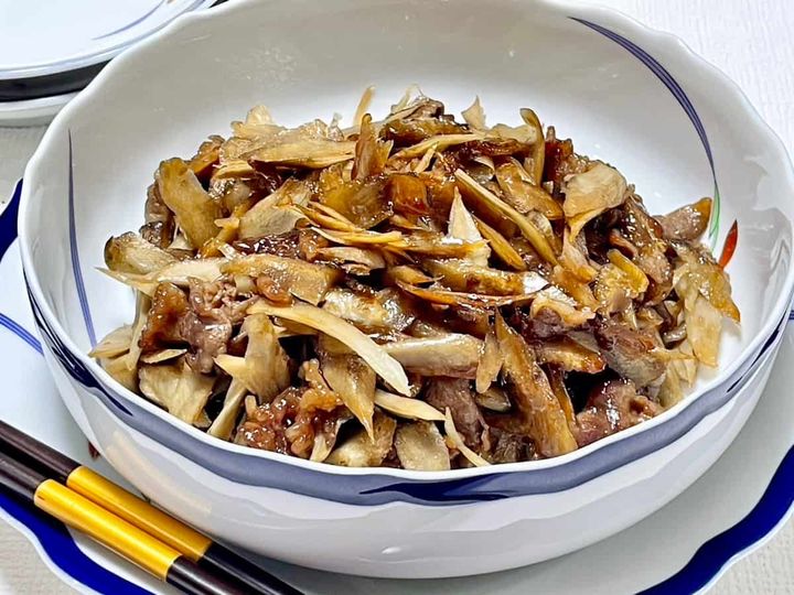 かつお節がけのごぼう牛丼