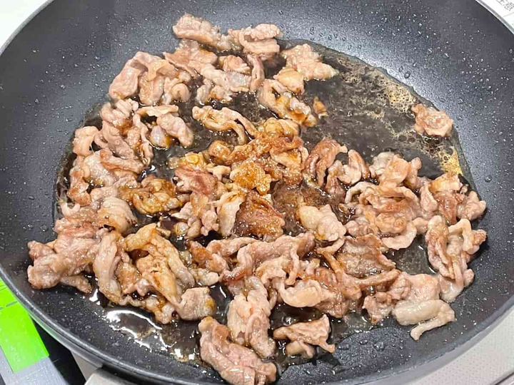 かつお節がけのごぼう牛丼