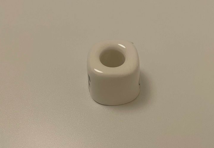 キャンドゥの「陶器製歯ブラシスタンド」