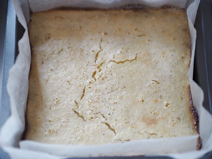 【甘酸っぱくて爽やか】アメリカ定番おやつ！サクしっとり食感がたまらない「レモンスクエア」の作り方