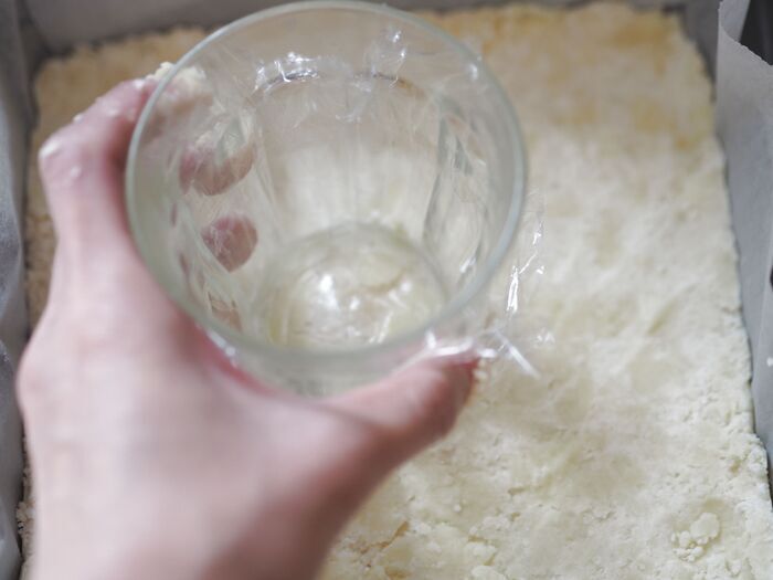【甘酸っぱくて爽やか】アメリカ定番おやつ！サクしっとり食感がたまらない「レモンスクエア」の作り方