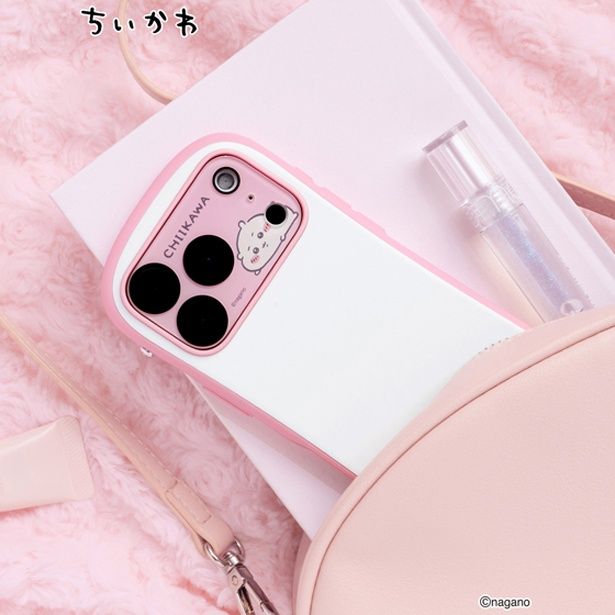 「ちいかわ iFace 強化ガラス カメラレンズプロテクター」(2200円)、「ちいかわ/うにうに」デザイン (C)nagano