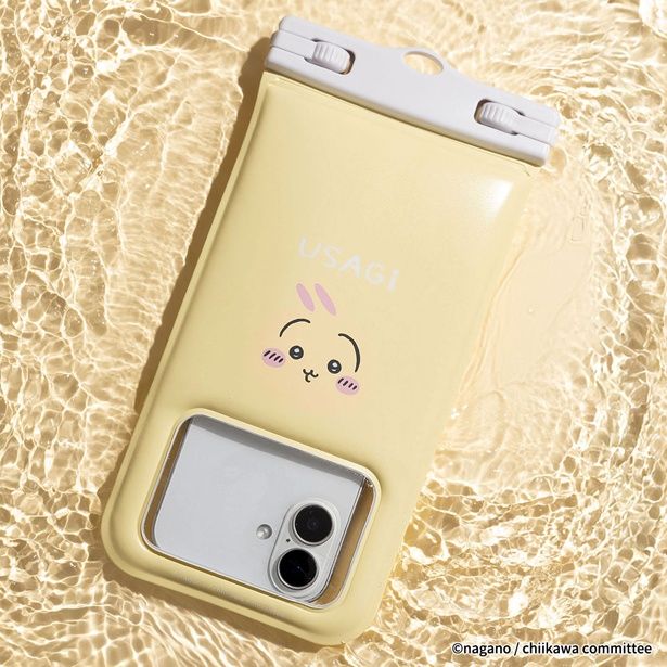 「ちいかわ/DIVAID フローティング防水ケース」(2970円)、「うさぎ/フェイス」デザイン (C)nagano / chiikawa committee