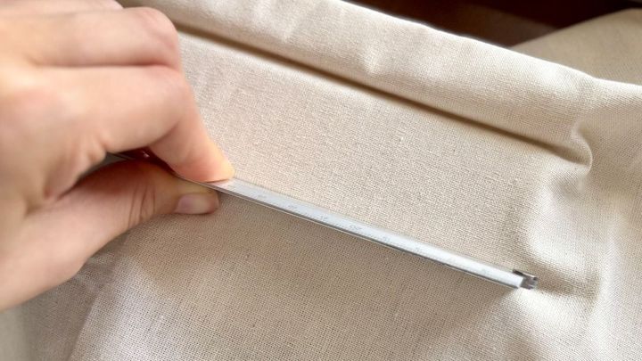 【100均】「メラミンスポンジ」の意外な使い道！カッターで切るだけで高級感あるアクセサリー収納を作る方法