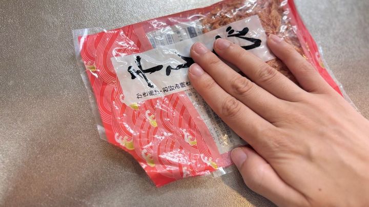 もう賞味期限切れに悩まない！100均「カーテンクリップ」で開封済みの食品袋を見やすく吊るす裏ワザ