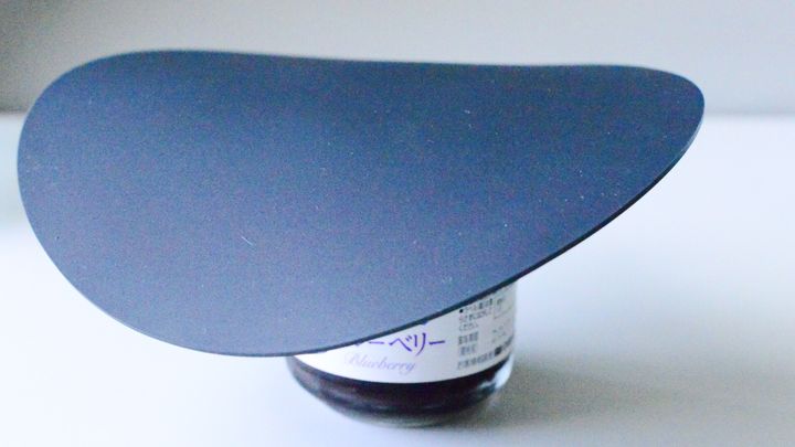 【セリア】固い瓶のフタが驚くほどスルッと開く！「シリコン鍋敷き」を使った意外な裏ワザ