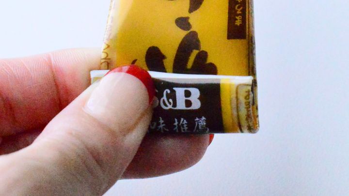 残り少ないチューブに挟むだけ！キャンドゥの「ダブルクリップ」で作る簡単チューブ絞り
