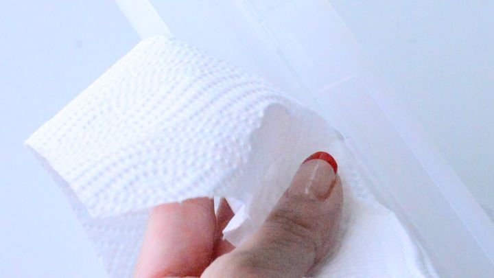 細いブラシの収納にジャストフィット！セリアの「携帯用歯ブラシケース」を使ったお出かけメイク収納
