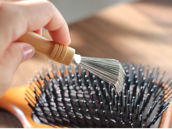 ヘアブラシのお手入れ方法