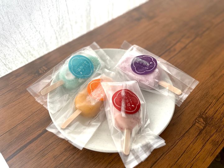 「わらびば〜」（いちごみるく、ブルーベリーヨーグルト、ラムネ、マンゴーオレンジ）各350円