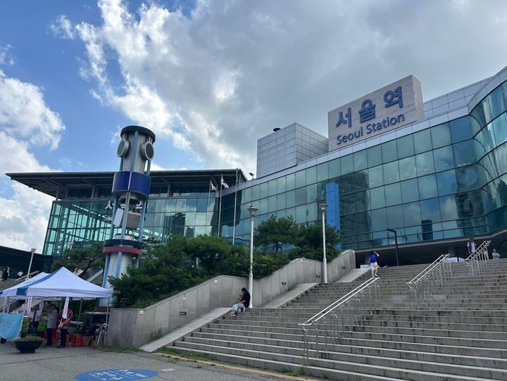 連日多くの人で賑わうソウル駅