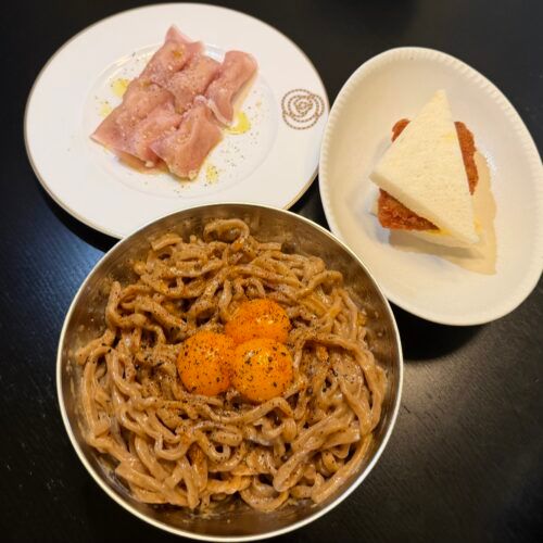 【SNSでバズり中】挟む・巻く・混ぜるだけで激変！いつものコンビニ飯がプロの味になる衝撃レシピ3選