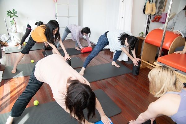 レッスン２ ローラーで内ももをゆるめる