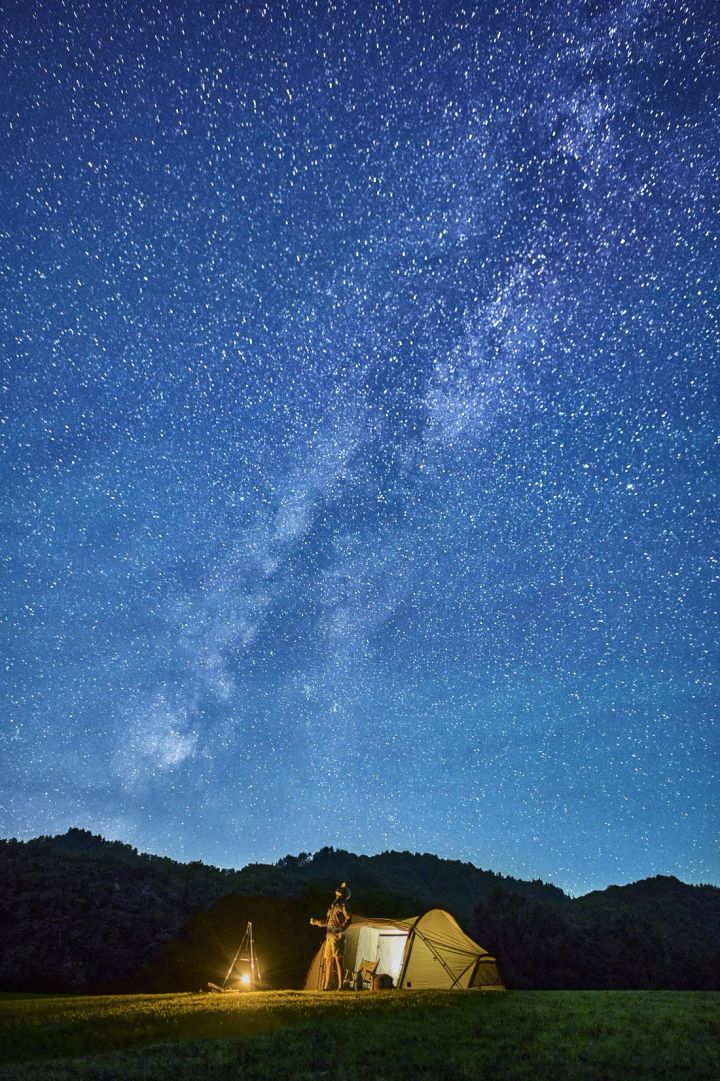 美坂高原の星空とキャンプサイトの夜景
