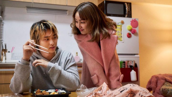 夜ドラ「税金で買った本」第2回より ©️NHK