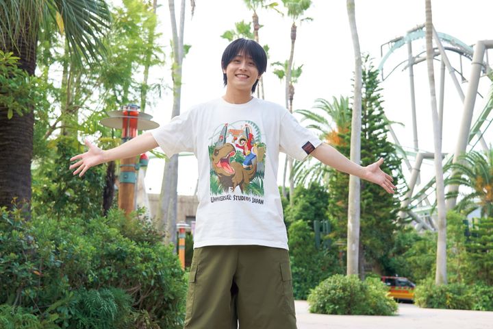 『ジュラシック・パーク』エリアでのTシャツ着用カット