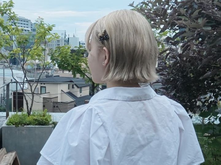 ひと手間でグッとキュートに！外ハネ×耳かけくるりんぱアレンジ【美容師監修ボブヘアアレンジ03TWIGGY.】