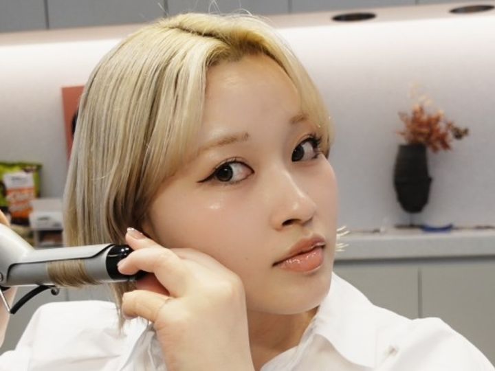 ひと手間でグッとキュートに！外ハネ×耳かけくるりんぱアレンジ【美容師監修ボブヘアアレンジ03TWIGGY.】