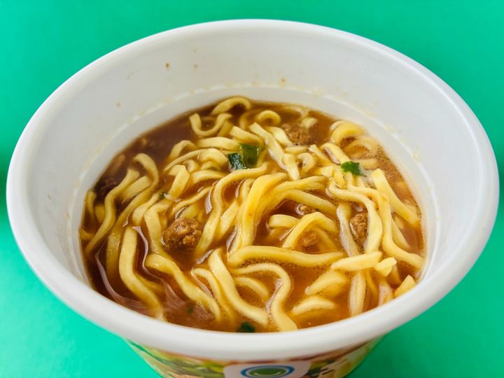にんにくと醤油がガツン！背徳感のある味わい！【ファミマ】「麺屋極鶏 鶏だく だく郎」