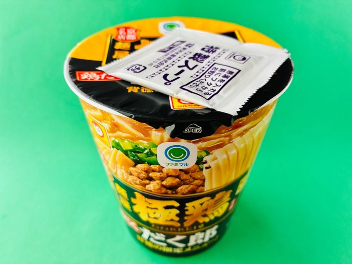 にんにくと醤油がガツン！背徳感のある味わい！【ファミマ】「麺屋極鶏 鶏だく だく郎」