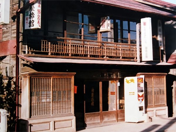 【東京都あきる野市】五日市夏の風物詩・ヨルイチに合わせ油屋旅館で宿泊者限定「宿内ギャラリー」開設