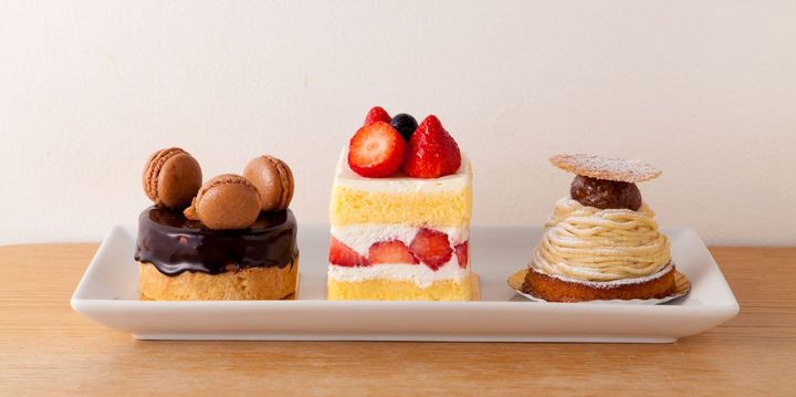「ケーキ各種」780円〜