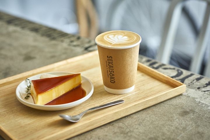 「名物プリン」600円 「カフェラテ」600円