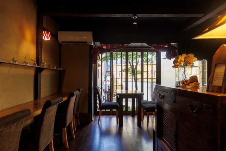 「Cafe 火裏蓮花」店内