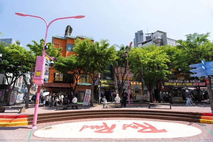 弘大のメインストリート、レッドロード