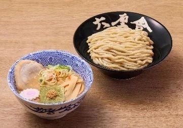 【愛知県名古屋市】JR名古屋駅1番線に『六厘舎』が期間限定オープン！線路上の空間で楽しむ濃厚つけめん