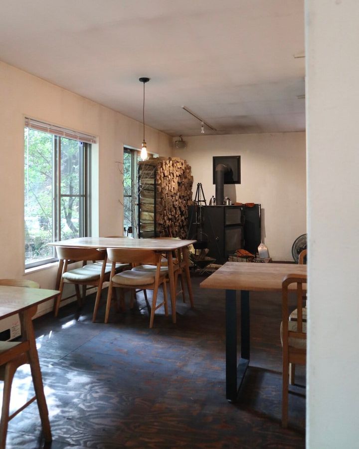 六甲山上のカフェTHIRD PLACE ROKKOの店内