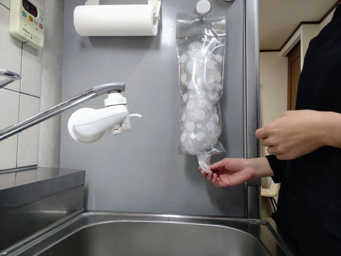 「すぐマネできる♪」スーパーのポリ袋…丸めたままでもスッキリ収納＆一発で取り出し！