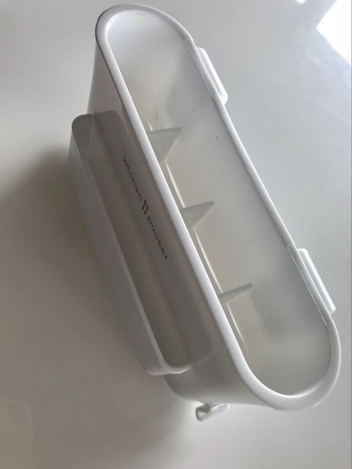 薬箱で迷子になりがちな〈小さな軟膏〉キッチングッズで収納すると超便利♡100均でも買えますよ
