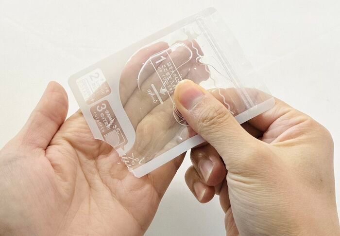 【セリア】とことん快適〜♡「持ち運び用のミニ袋」入口はチャック側だけど出口は反対側！？