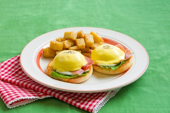 生ハムとモッツァレラのエグスンベネディクト Eggs ’n Things（エッグスンシングス）
