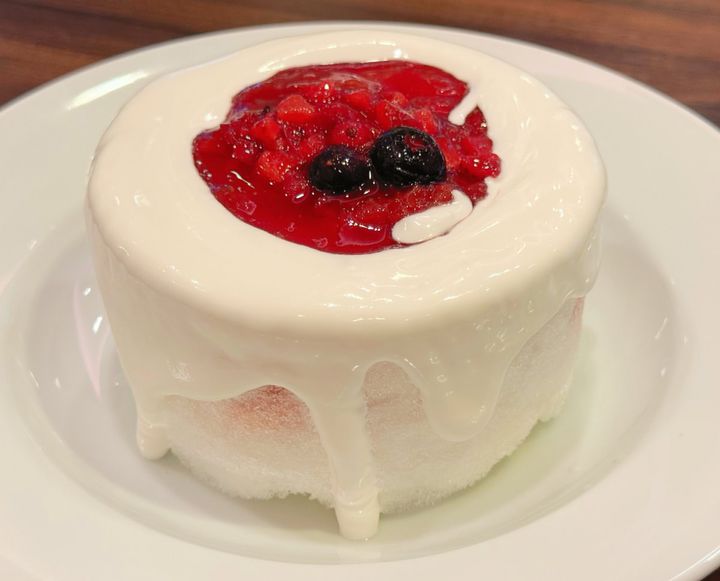 【ジョナサン】純氷ドルチェ“淡雪”苺みるくのショートケーキ氷