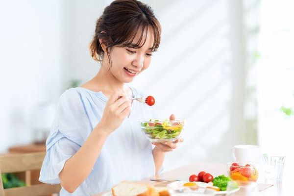 背が縮みやすくなる…！閉経後に避けるべきNG食材4つ
