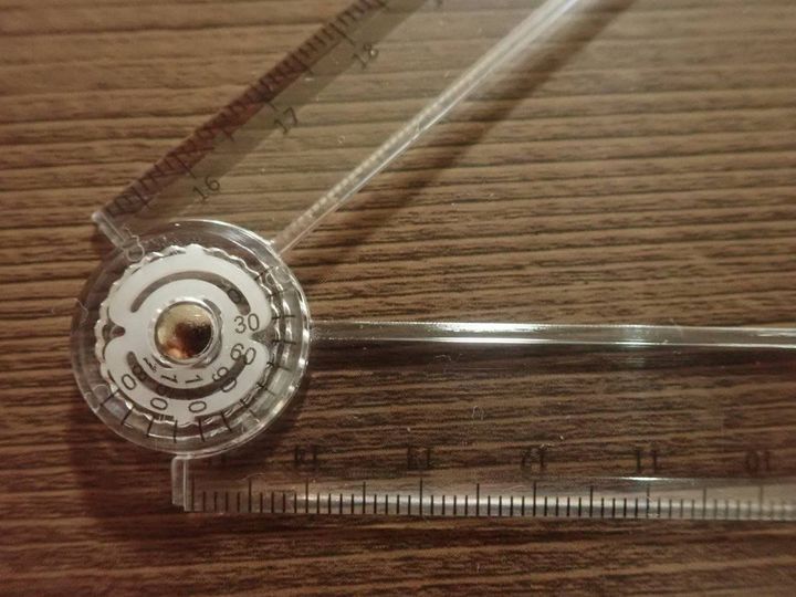 ダイソー：折りたたみ定規(分度器付)