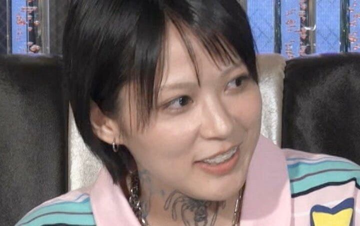 【写真・画像】“全身タトゥー”の元国民的アイドル、人体改造にハマったアイドル時代「内緒で体に金属を埋め込んでた」 1枚目