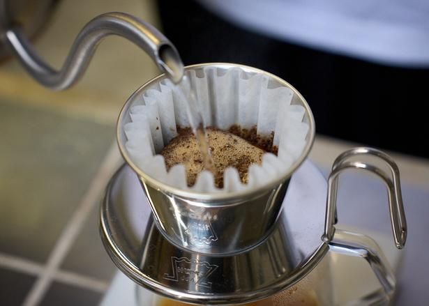 【写真】南部鉄器で沸かしたお湯を使うことで、コーヒーがまろやかに仕上がるそう