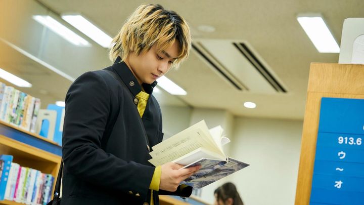 夜ドラ「税金で買った本」第3回より ©️NHK
